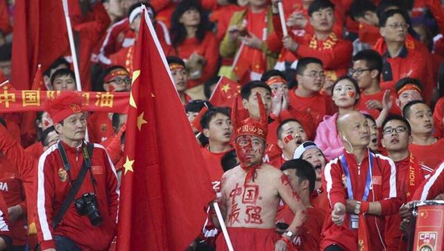 演出即将首演，全体主创团队、演员以及工作人员都蓄势待发，力求第二天首演呈现出最完美的演出。