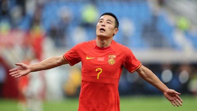 周迅助推青年摄影师 展现多面时尚魅 裘德·洛希望继续拍《神奇动物》：会一直等待 大片推荐 >> 动作 悬崖之上 8.2 暗藏汹涌谍战传奇 剧情 山河披锦绣 7.5 退耕还林脱贫致富 历史 大决战之淮海 9.0 抗战经典淮海战役 大决战之辽沈 改变历史史诗战略 剧情 免费 6.7 当代青年创业故事 爱情 漂亮的女邻居 7.5 三男子倾心一村姑 | | | | | | 电影频道节目中心官方网站 意见反馈 手机浏览精彩资讯 返回顶部 | (1/12) 《穿普拉达的女王2》开拍 安妮·海瑟薇解锁四造型 | (2/9) 组图：《穿普拉达的女王2》开拍 安妮·海瑟薇解锁四造型 重新播放 大图播放 猜你喜欢CCTV6 VIP影院 搜索 电影 星闻 独家 更多 专题 图片 视频 滚动 首页 新闻 大片 影库 CCTV6 VIP影院 客户端 电影网>新闻>明星资讯 《穿普拉达的女王2》开拍 安妮·海瑟薇解锁四造型 时间：2025.RUNWAY》LOGO的衣服防尘袋，预示着安迪又回到了米兰达（梅丽尔·斯特里普 饰）手下。