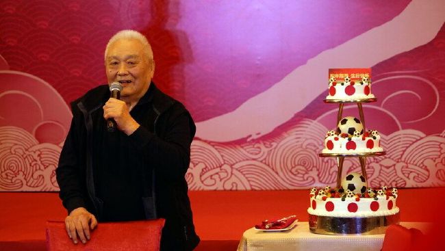 成龙、徐小凤、汪明荃、刘德华、温拿乐队、章子怡、吴京、黄渤等百余组海峡两岸暨港澳地区重磅电 2021大湾区中秋电影音乐晚会首批明星阵容官宣 2021-09-02 这首歌叫《湾》，借用了广东著名童谣《月光光》其中一句歌词，“月光光，照地堂”。