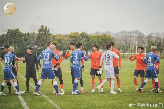 德普化身杰克船长，录了一小段视频，号召大家订阅科里船长的YouTube频道。