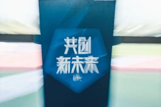 卡梅隆·迪亚兹在录制现场用内裤罩头耍宝high翻天，安迪·科恩身穿花色短裙变傻妞捧腹大笑无节操 上一页12345.