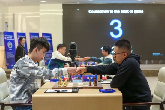 因端午小长假前新片《X战警：黑凤凰》和《追龙Ⅱ》首映，使得周三大盘环比上涨22%。