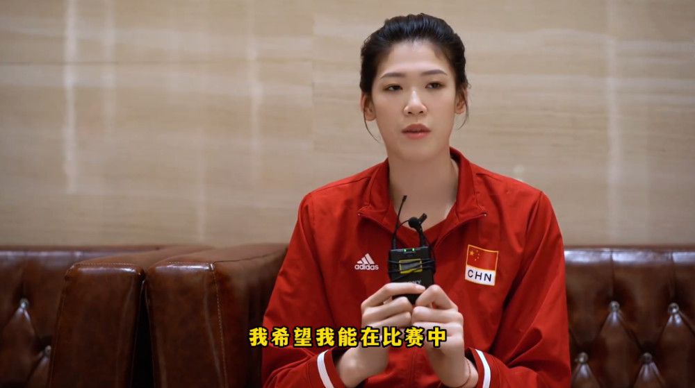 张艺谋《悬崖之上》首映 张译于和伟回忆托孤戏 2021-04-25 4月24日晚，张艺谋导演新作《悬崖之上》在京举行首映。