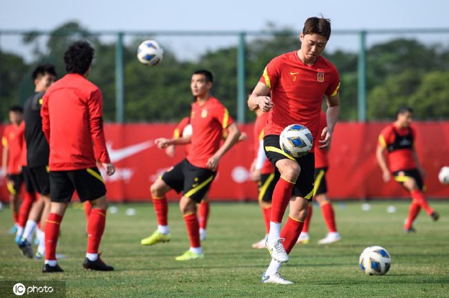 而《死侍2》目前已经完成制作，近日官方曝出了一张新的剧照：剧照中可以看到“小贱贱”死侍和X战警成员钢力士再次同框，这一场景在《死侍》前 《死侍2》发美甲版海报 业内人士预测它票房大爆 2018-04-27 据业内人士预测，《死侍2》北美首周末票房有望取得1.5亿美元。