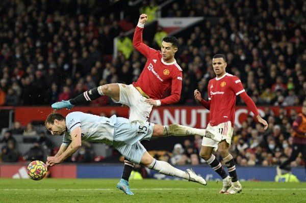 姚晨晒与白宇海边合照 两人对镜甜笑 2020-07-03 7月3日，姚晨在社交平台晒出与白宇的合影，并配文：“许可依与侯昊，西岛一日游。
