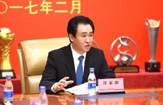 影帝梁朝伟最近获美国畅销娱乐 刘嘉玲晒梁朝伟梁家辉同框照 和25年前一样“腻” 2018-11-13 11月13日，刘嘉玲在社交账号晒出一张近日梁朝伟和梁家辉的同框照。