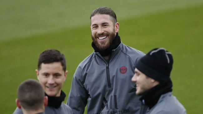 达妹美队带佩爹扇子登红毯2025-06-09 达妹《物质主义者》曝预告 爱情也可以明码标价！