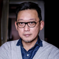 年轻力壮的玛雅男子虎爪本来拥有最平静幸福的生活，一个可爱的小儿子，而美丽的妻子正要再次分娩。