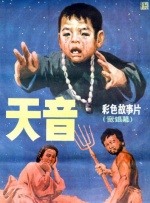“丞相诸葛亮”的小粉丝们还带上“同款”面具与其拍了一张大合影，画面十分“魔性”。