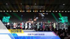 演员陈妍希也在微博上为吴君如送去祝福。